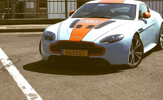 Aston Martin V12 Vantage Gulf