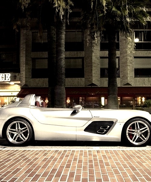 Mercedes-Benz SLR Stirling Moss (Instagram @fantasticcars)